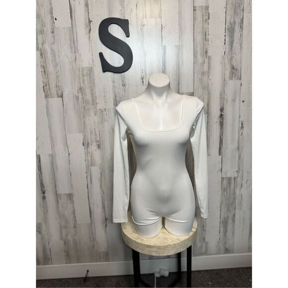 White jumpsuit - Picture 1 of 6